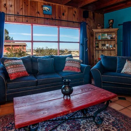 Chuck'S Cabin In A Joshua Tree Community Туэнтинайн-Палмс Экстерьер фото