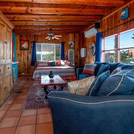 Chuck'S Cabin In A Joshua Tree Community Туэнтинайн-Палмс Экстерьер фото