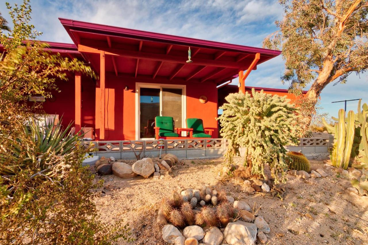 Chuck'S Cabin In A Joshua Tree Community Туэнтинайн-Палмс Экстерьер фото