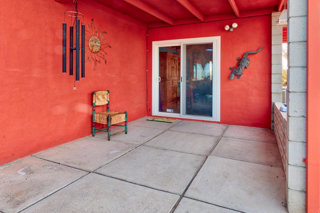 Chuck'S Cabin In A Joshua Tree Community Туэнтинайн-Палмс Экстерьер фото