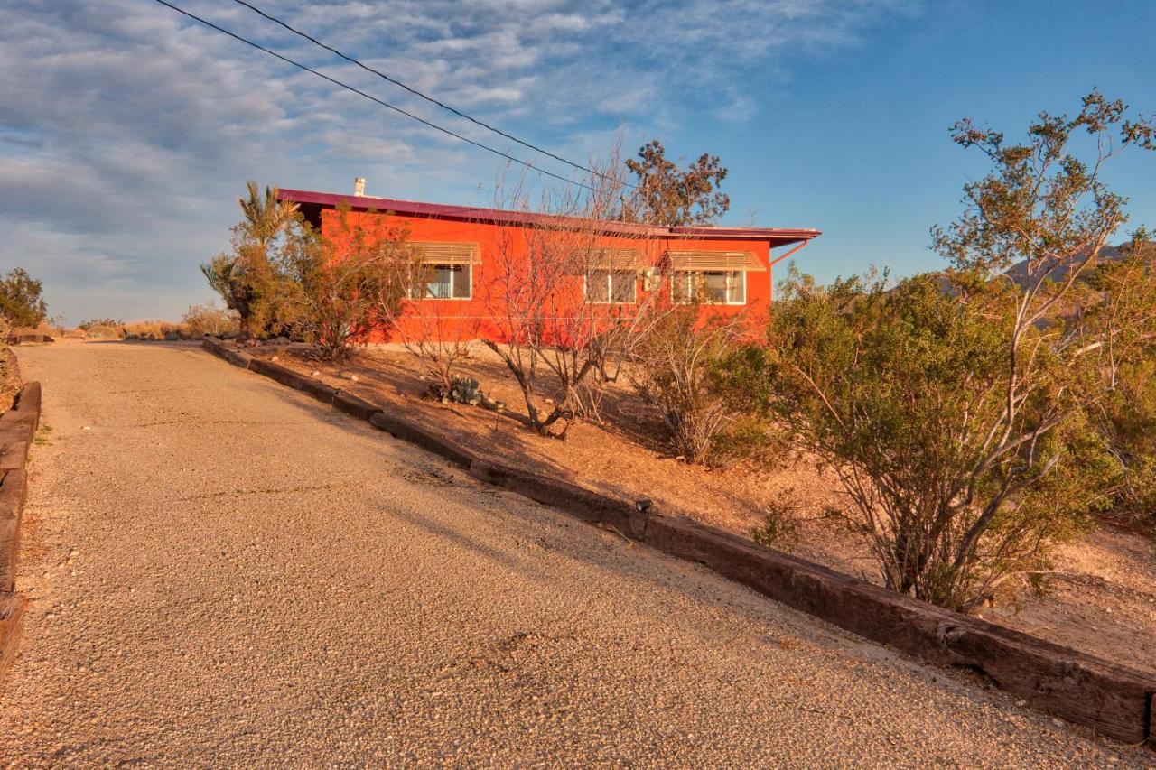 Chuck'S Cabin In A Joshua Tree Community Туэнтинайн-Палмс Экстерьер фото
