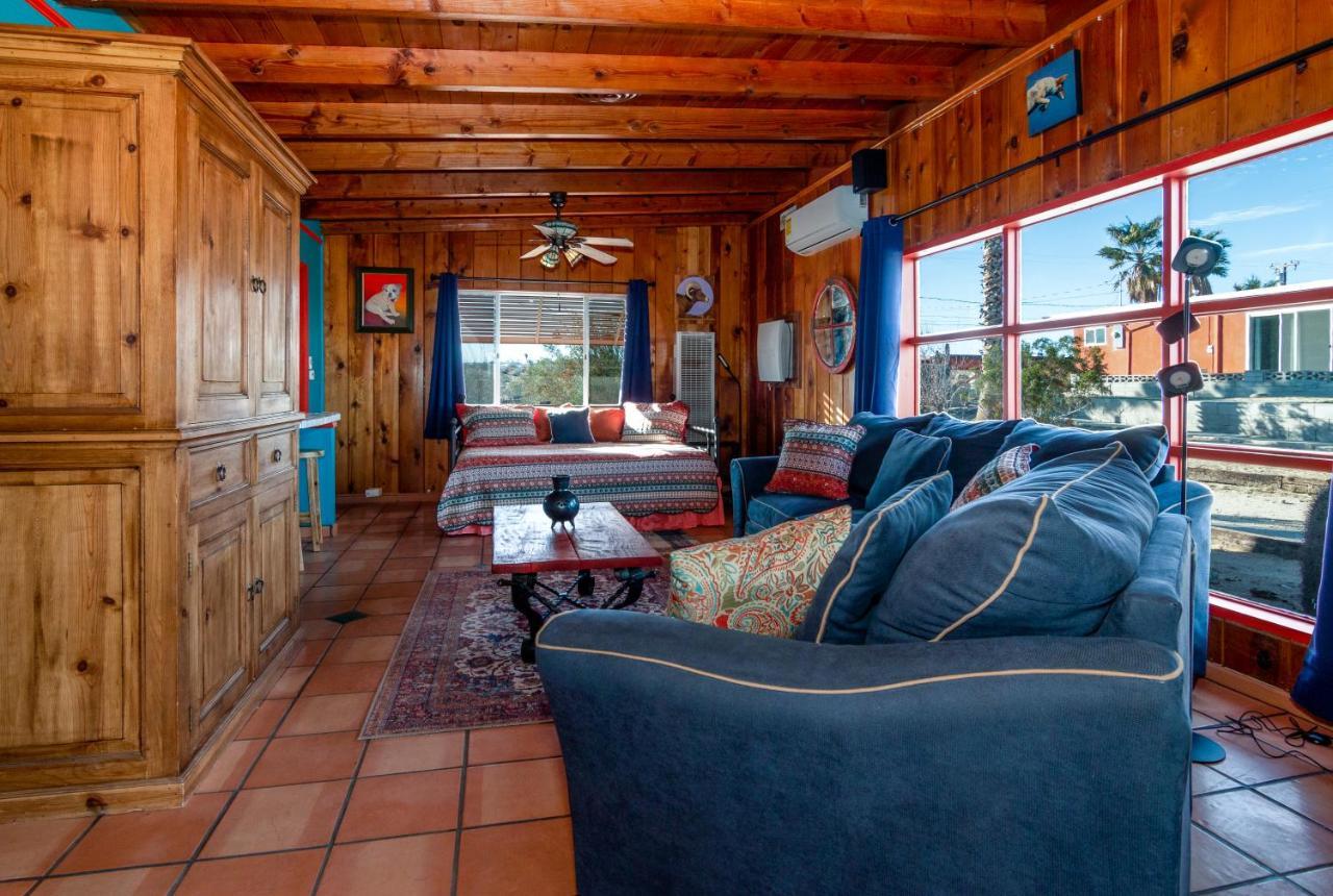 Chuck'S Cabin In A Joshua Tree Community Туэнтинайн-Палмс Экстерьер фото